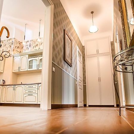 Gorgeous Apartments In Historical Center Of Lvov Exterior photo