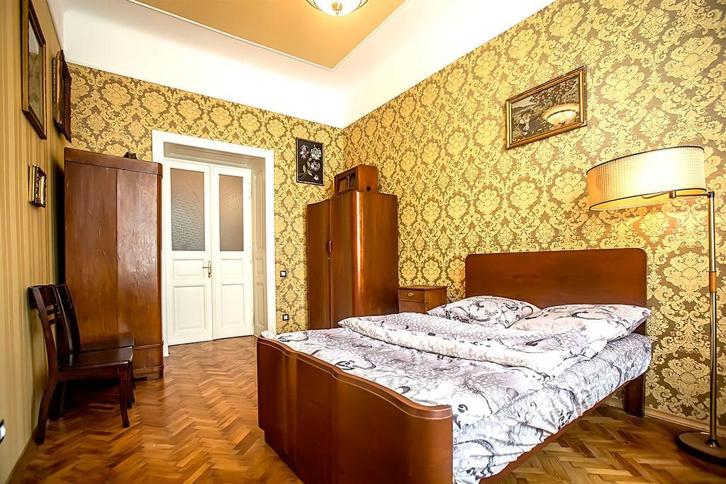 Gorgeous Apartments In Historical Center Of Lvov Exterior photo