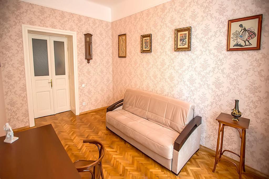 Gorgeous Apartments In Historical Center Of Lvov Exterior photo