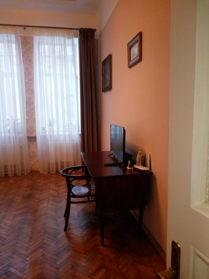 Gorgeous Apartments In Historical Center Of Lvov Exterior photo